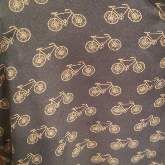 BONGO Brand L Blue/White "Bicycle" Chiffon Blouse! - Picture 4 of 8